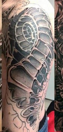 Biomechanik-Tattoo
