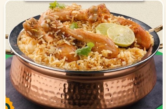 Yash Food – Chicken Biryani im Kupfertopf